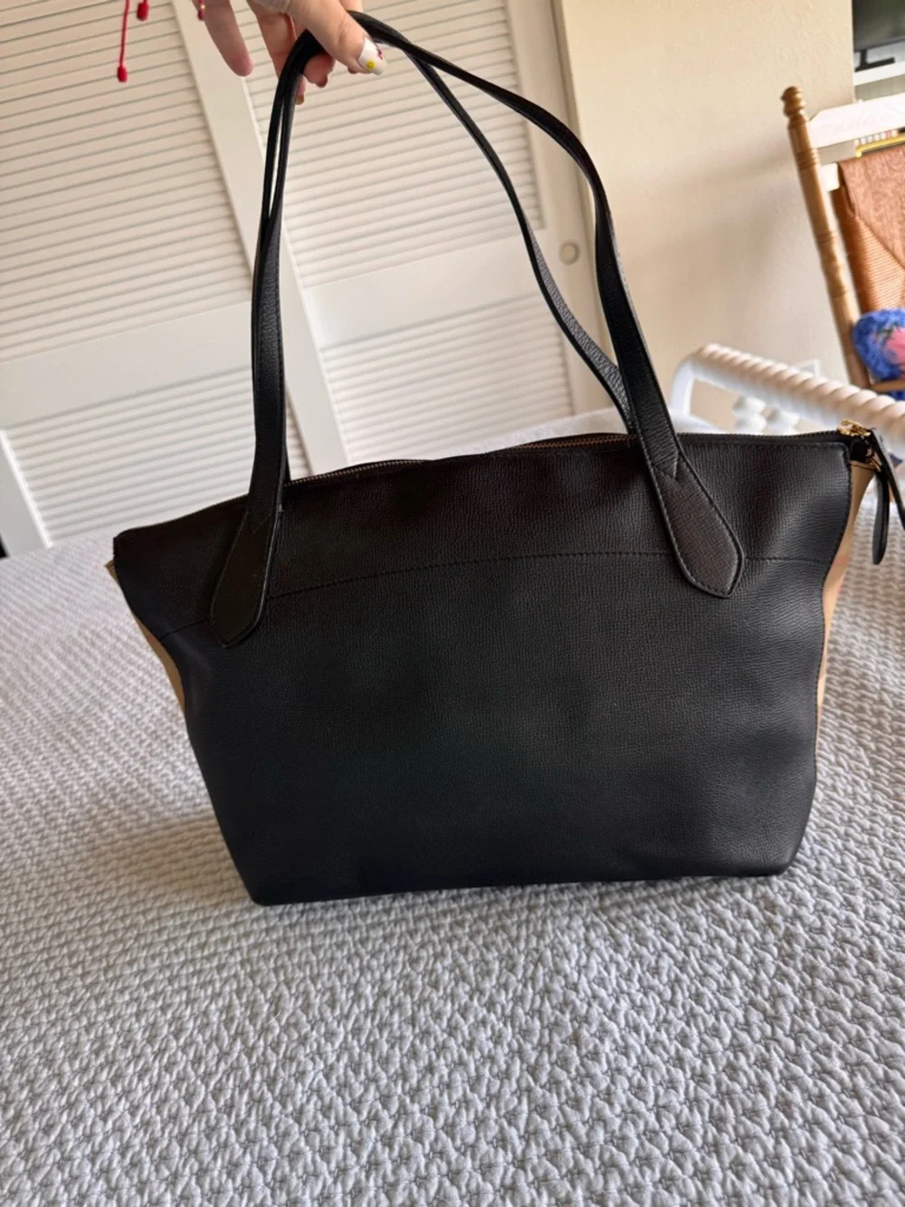 AUTHENTIC Burberry Welburn Check Tote! - Picture 3 of 11